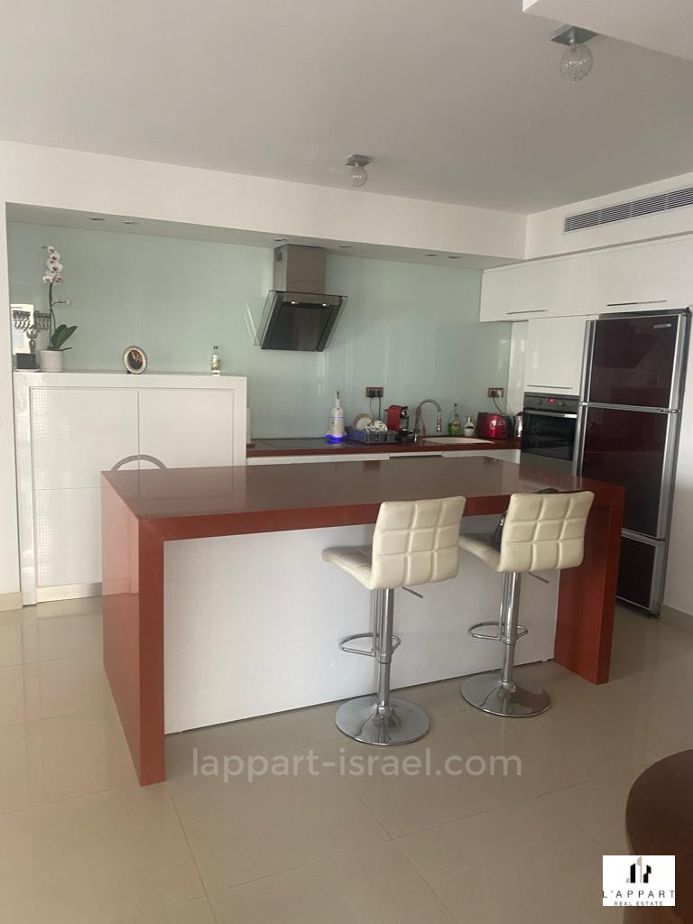 Apartment 4 rooms Tel Aviv First sea line 175-IBL-3288