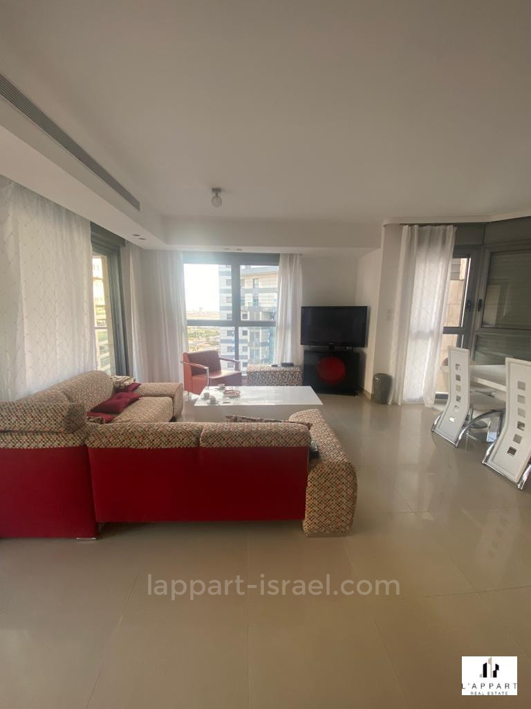 Apartment 4 rooms Tel Aviv First sea line 175-IBL-3288