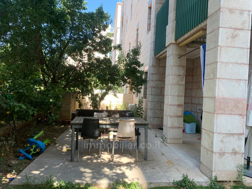 Apartment 2.5 rooms Jerusalem Arnona 245-IBL-1814