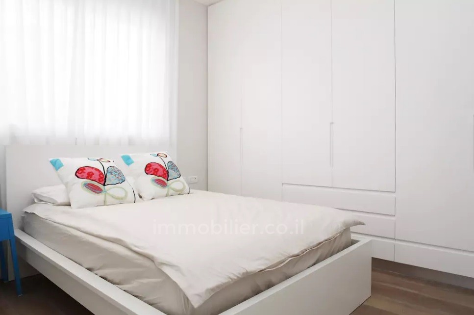 Apartment 3 rooms Tel Aviv First sea line 291-IBL-641
