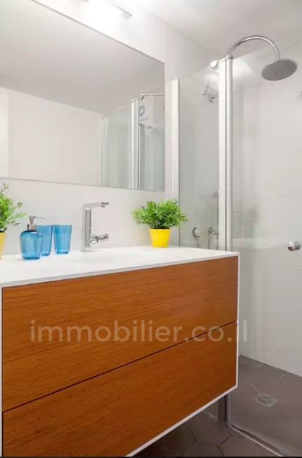 Apartment 3 rooms Tel Aviv First sea line 291-IBL-642
