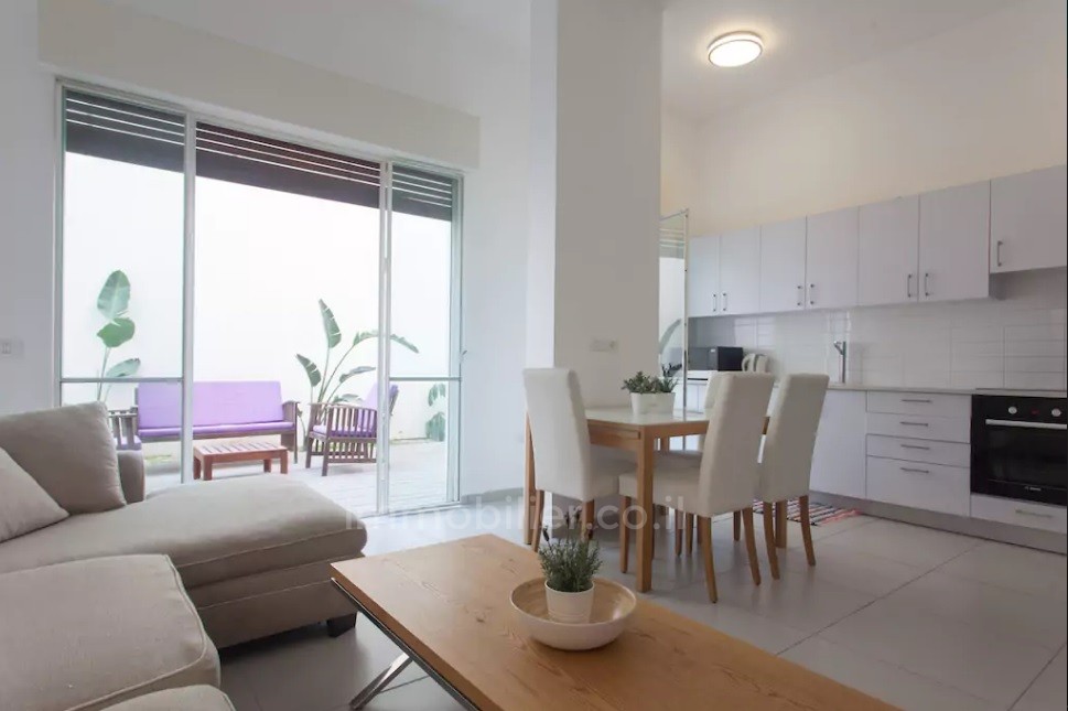 Ground floor 3 rooms Tel Aviv First sea line 291-IBL-648