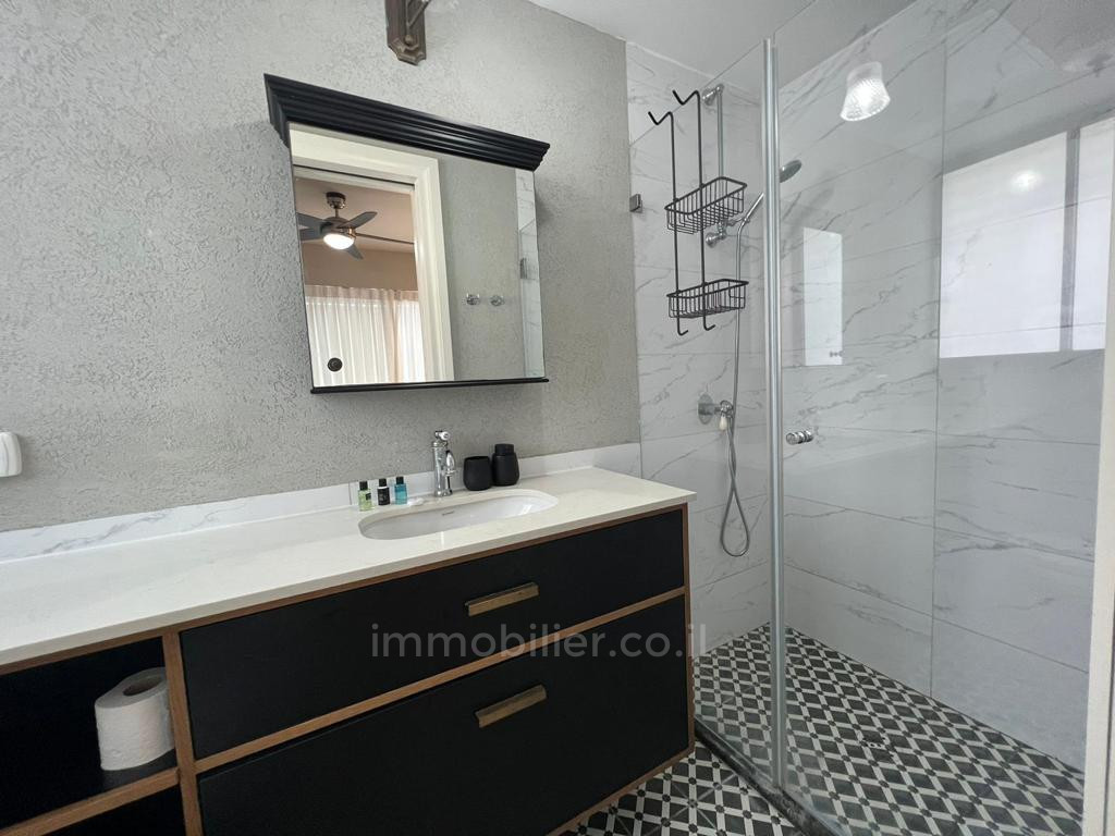 Apartment 3 rooms Tel Aviv City center 457-IBL-1349