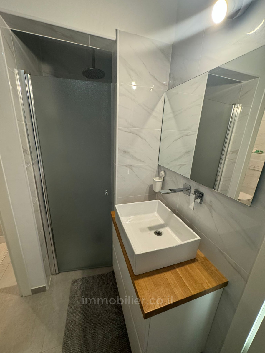 Apartment 3 rooms Netanya City center 457-IBL-1388