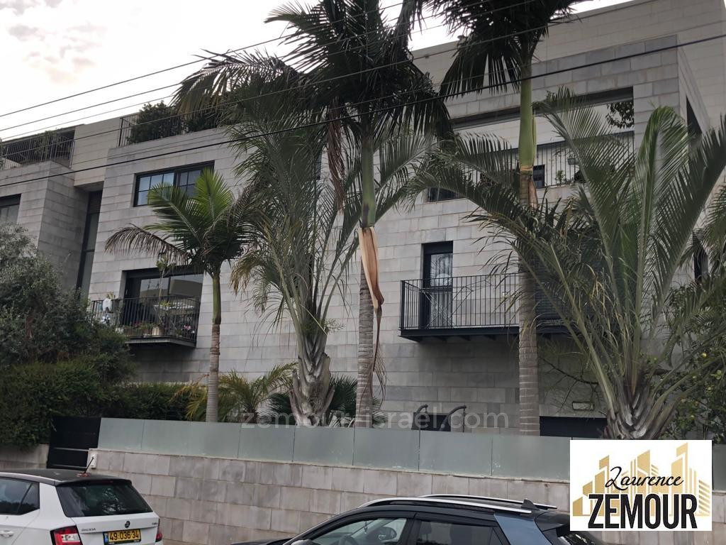 Ground floor 5 rooms Raanana Near Aryiel 60-IBL-1267