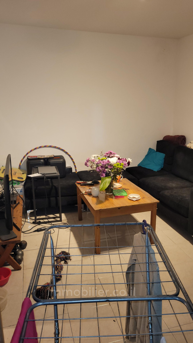 Ground floor 2 rooms Ramat Asharon City center 634-IBL-3