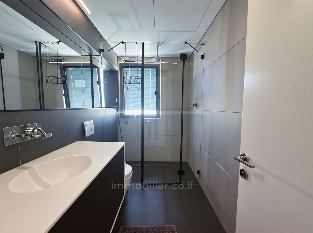 Apartment 3 rooms Tel Aviv Kerem Hatemanim 833-IBL-14